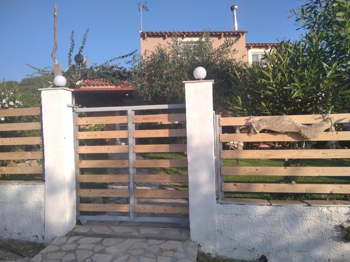 Spiti Lou Appartement Notos Buitenkant foto
