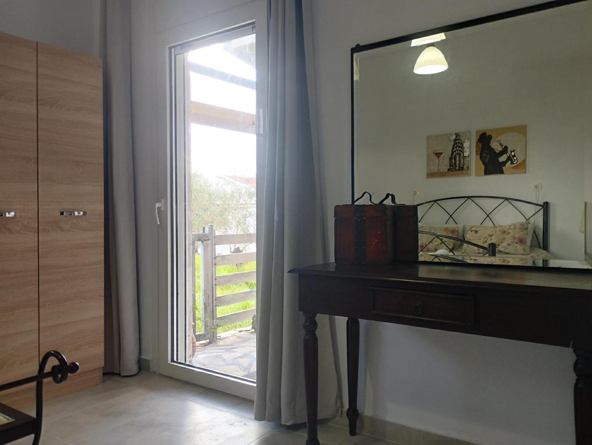 Spiti Lou Appartement Notos Buitenkant foto